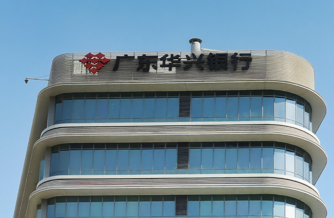 十大幕墻發光字廠家-20年幕墻發光字工廠-高空發光字廣告牌一站式方案落地服務商